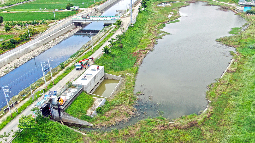Riverbank Protection in Tainan, Taiwan Riverbank Protection in Tainan, Taiwan